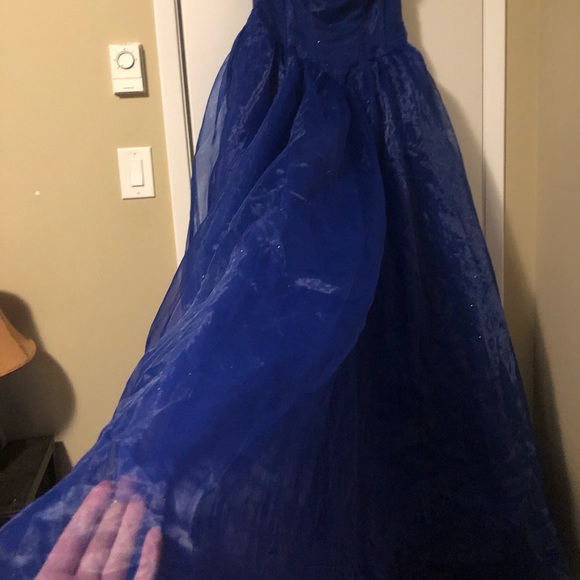 Deep blue sparkly princess/fairy prom/event gown - Picture 5 of 13